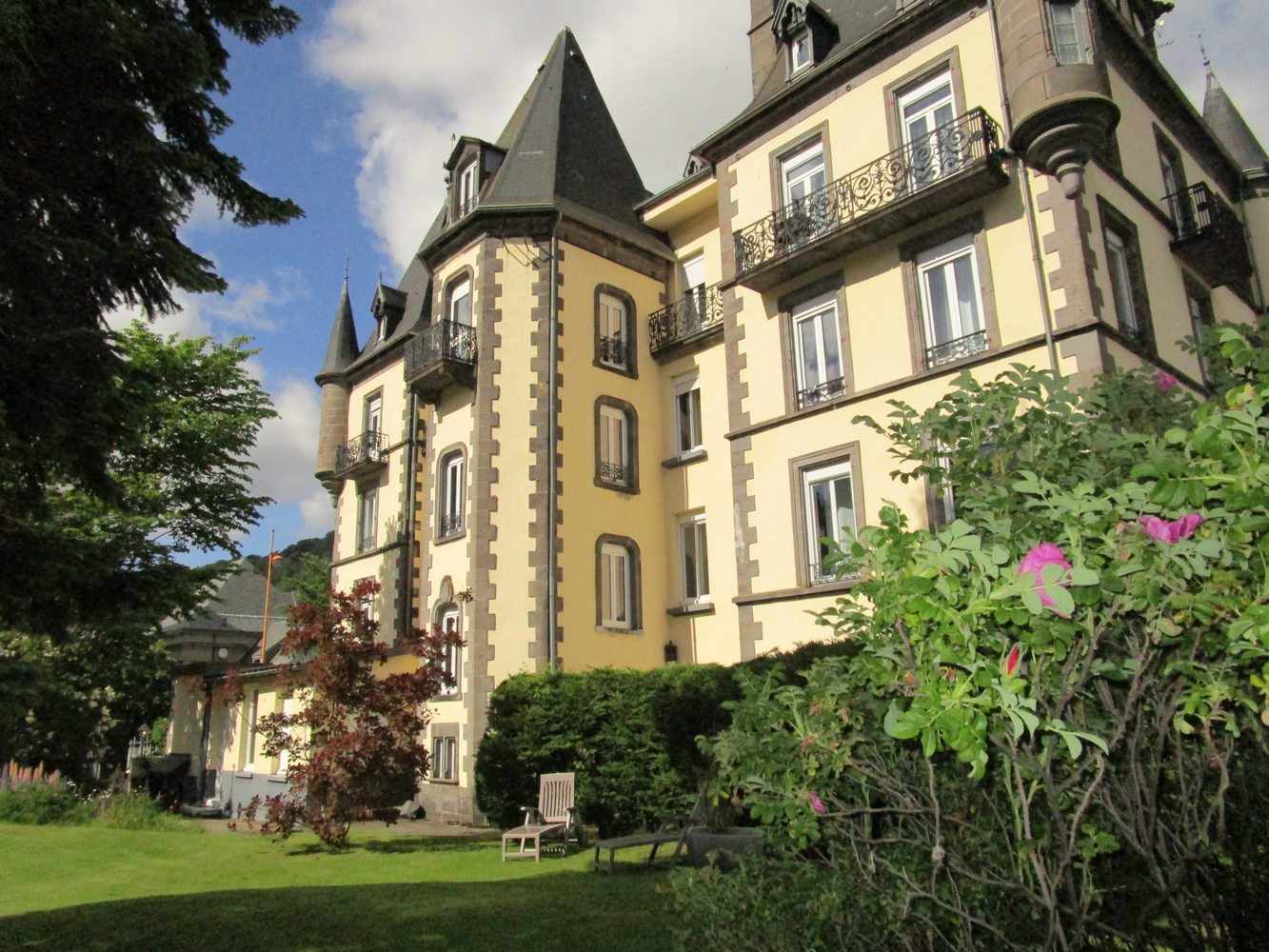 1 - Hotel Mont-Dore > vue du jardin